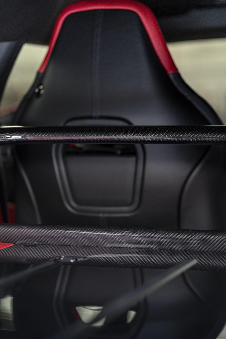 Детали интерьера Aston Martin Vanquish Zagato Shooting Brake 2018 года  (UK) (фото 51 из 76)
